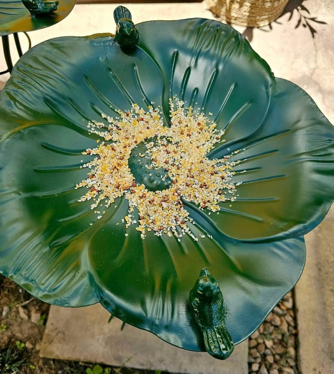 BIRDFEEDER