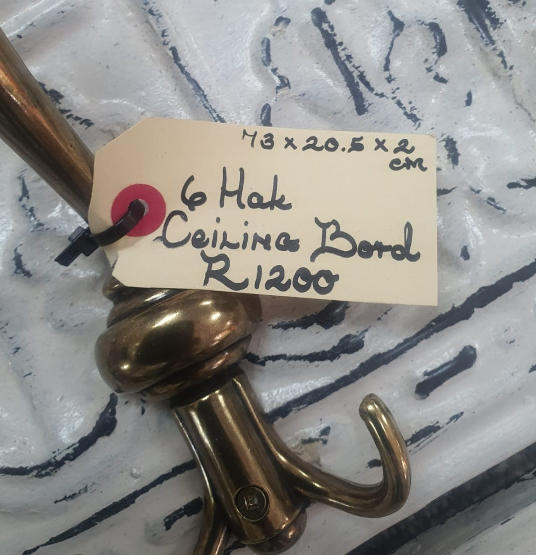 Wall coat hanger