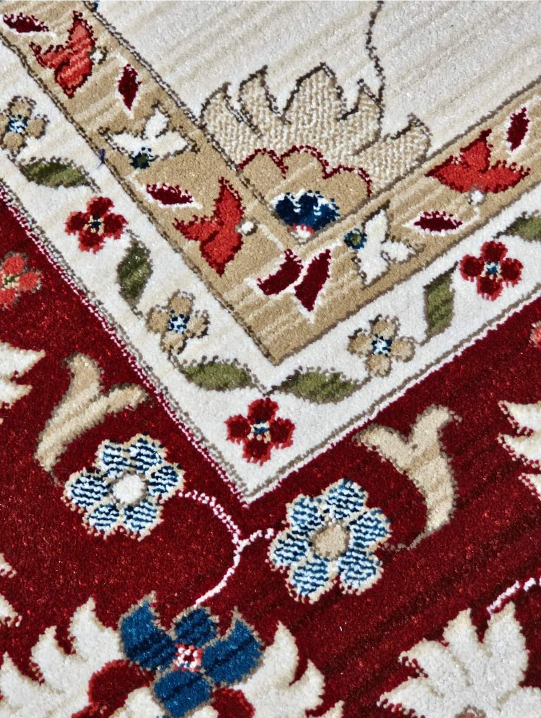 LARGE CARPET, PERSIAN DESIGN, MACHINE WEAVED
