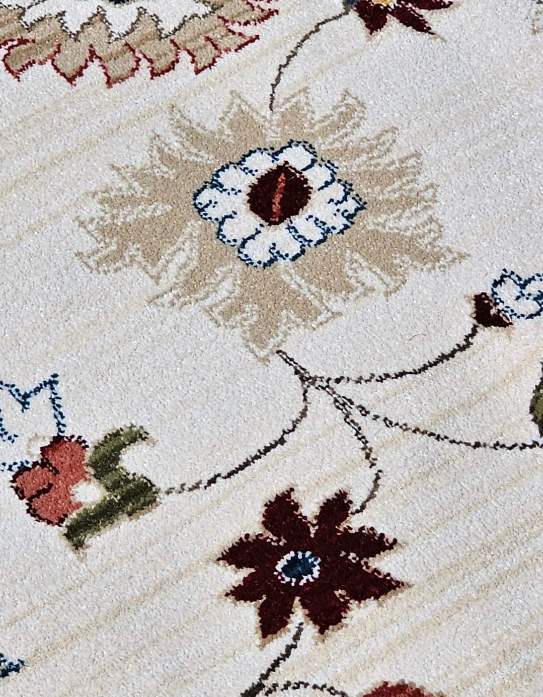 LARGE CARPET, PERSIAN DESIGN, MACHINE WEAVED