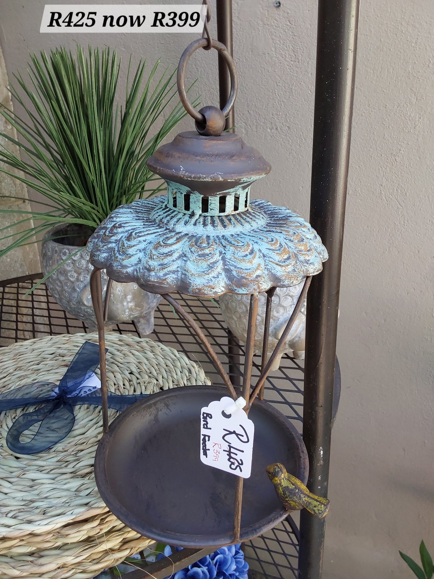 BIRD FEEDER