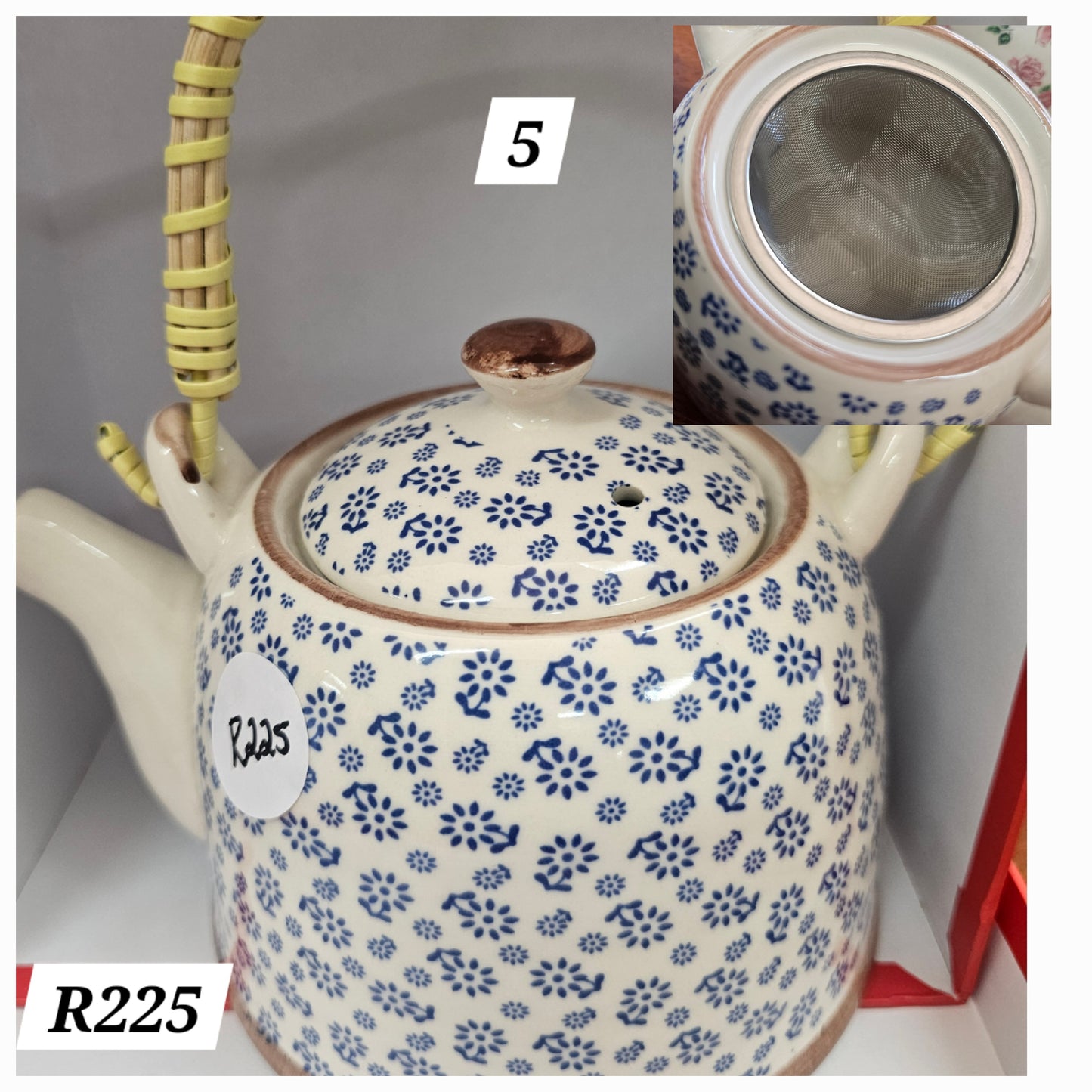 TEAPOT with own Strainer