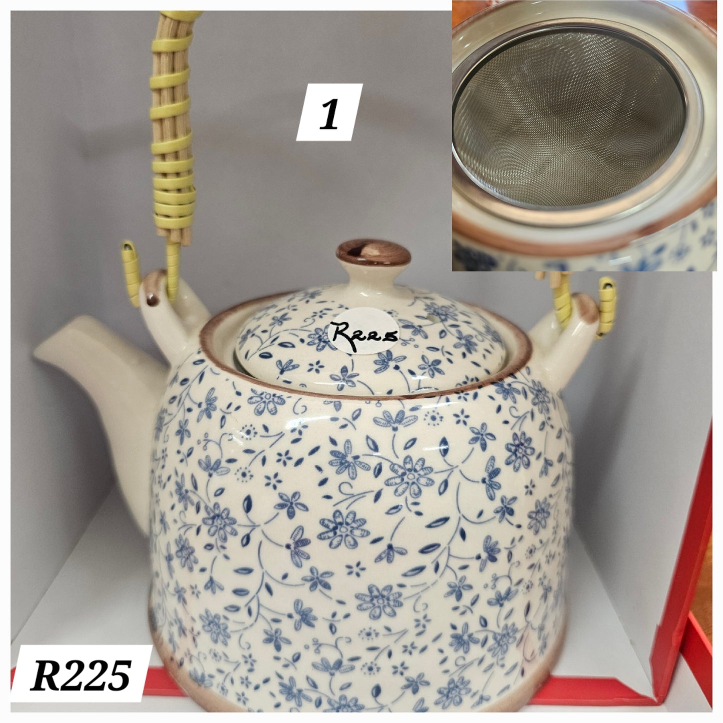 TEAPOT with own Strainer