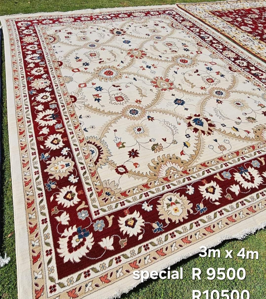 LARGE CARPET,  PERSIAN DESIGN,  MACHINE WEAVED