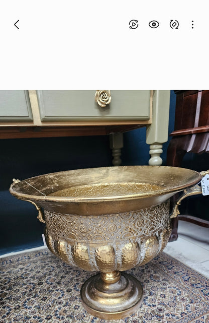 LARGE METAL POT