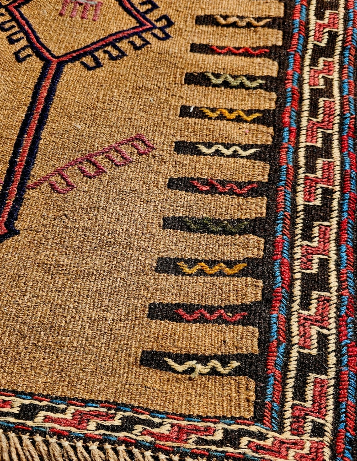 HANDMADE KELIM
