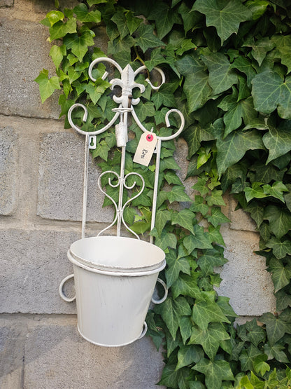 Wall planter