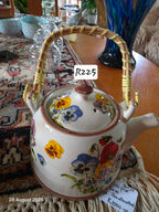 Teapot with strainer