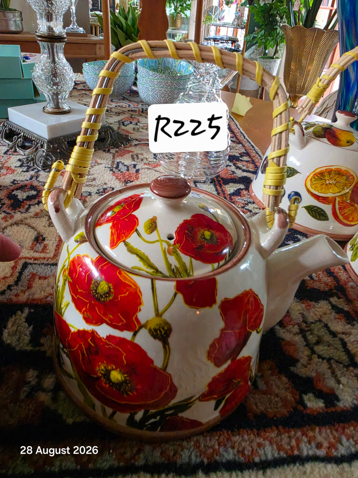 TEAPOT with own Strainer