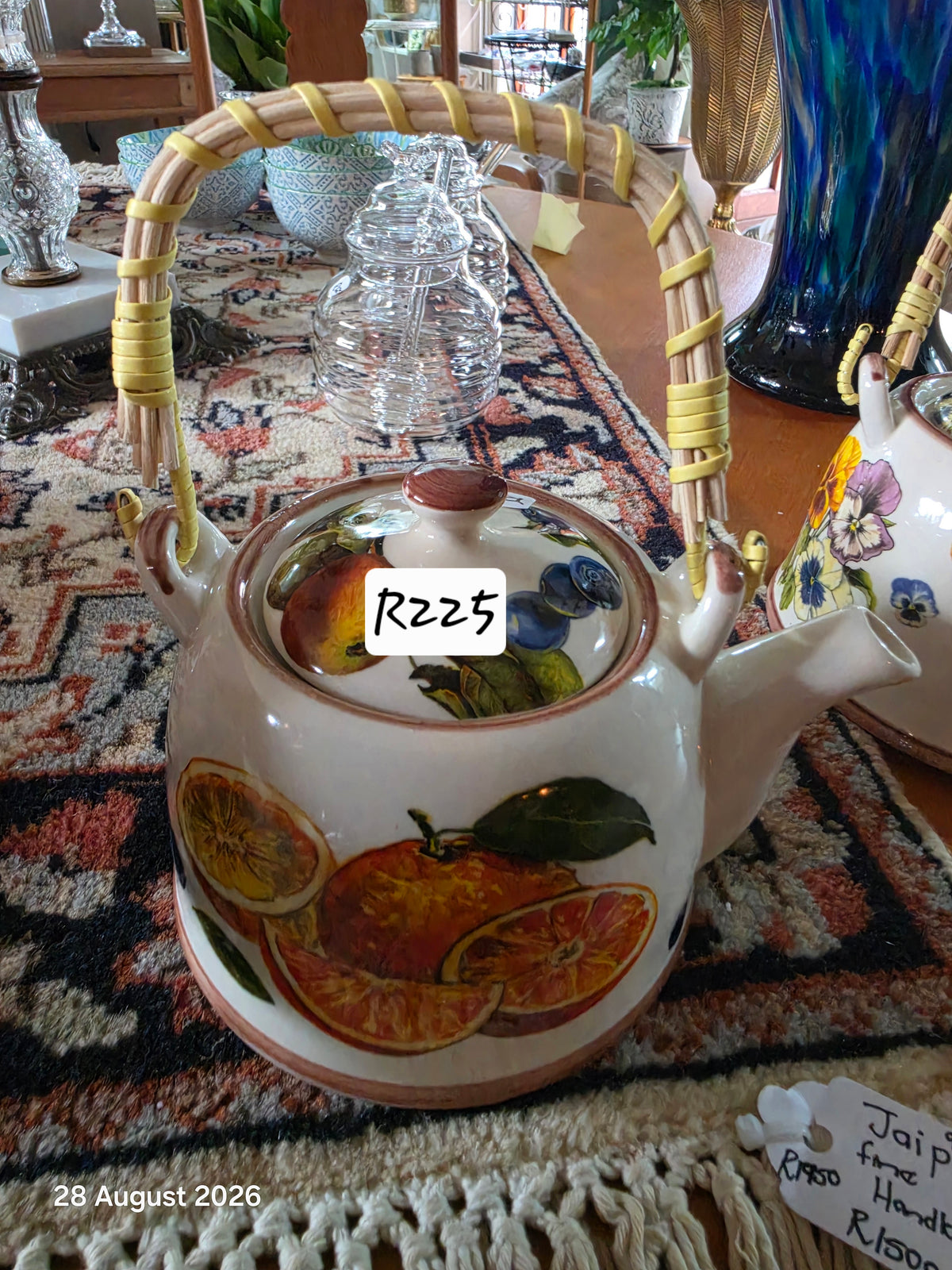 Teapot with strainer